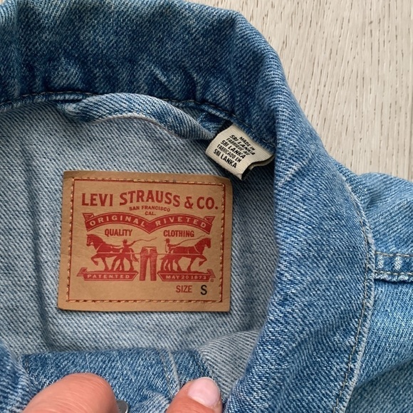 Levi’s‎ Denim Medium Wash Full Button Up Jacket Size Small Distressed - Picture 3 of 12